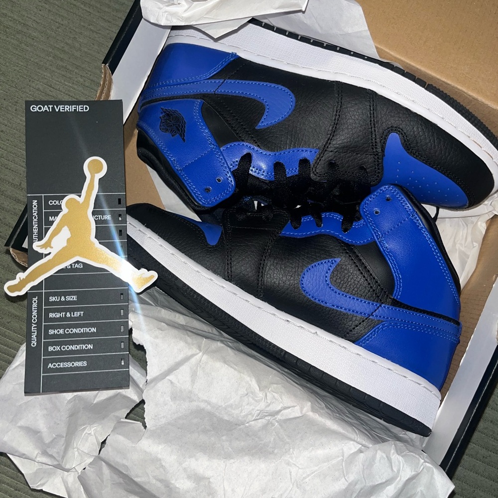 Nike Kids Black and Blue Sneakers